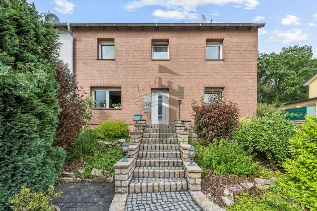 Immobilie in Westerkappeln - WESTERKAPPELN: Frei werdendes Zweifamilienhaus – seltene Chance auf vielfältige Möglichkeiten - Bild 1