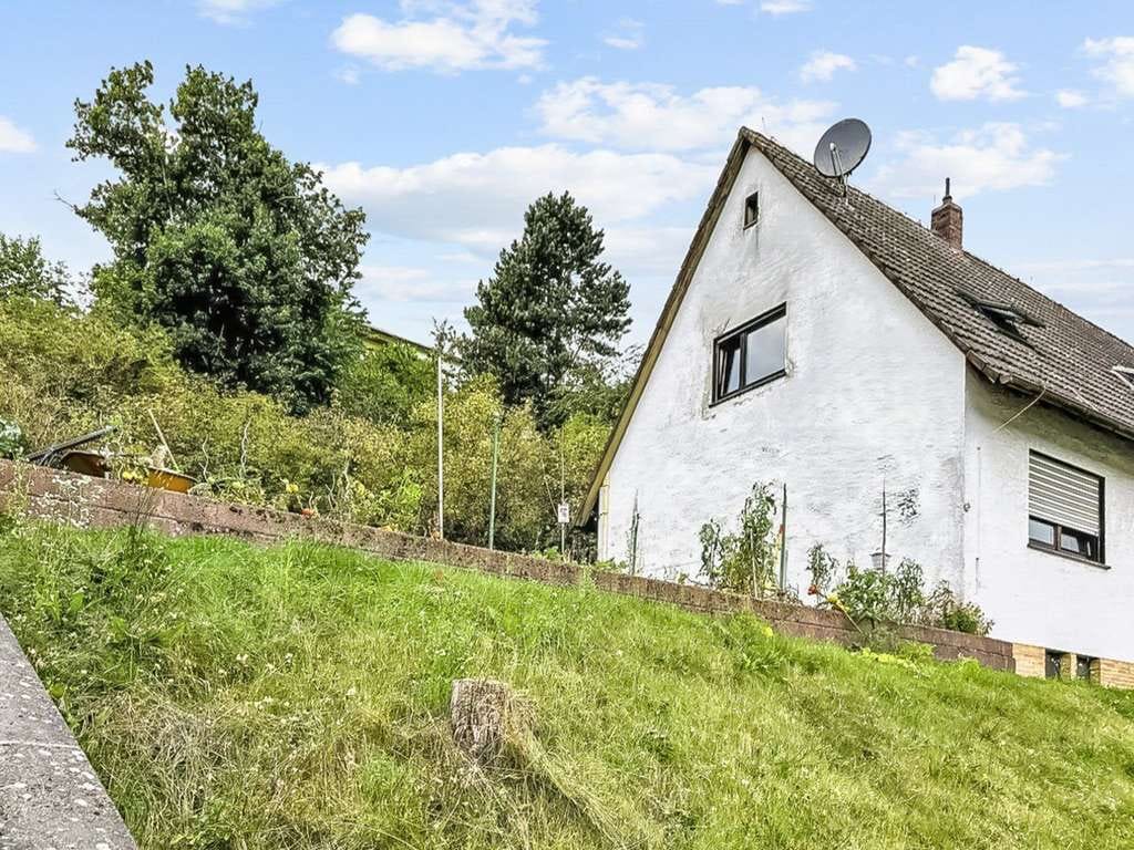 Immobilie in Fronhausen - Schönes, lichtdurchflutetes Einfamilienhaus mit Einliegerwohnung und Garten in Fronhausen - Bild 1