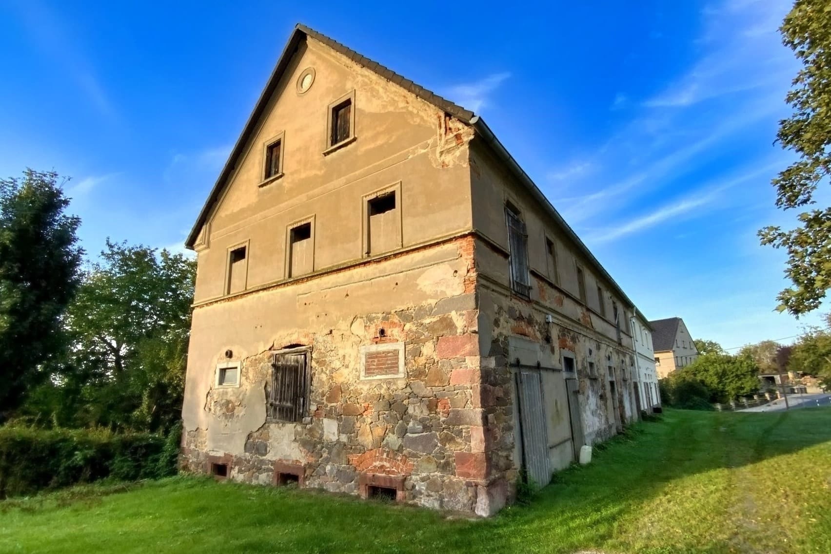 Immobilie in Langenleuba-Niederhain - Großes Anwesen mit Entwicklungspotenzial - Bild 2