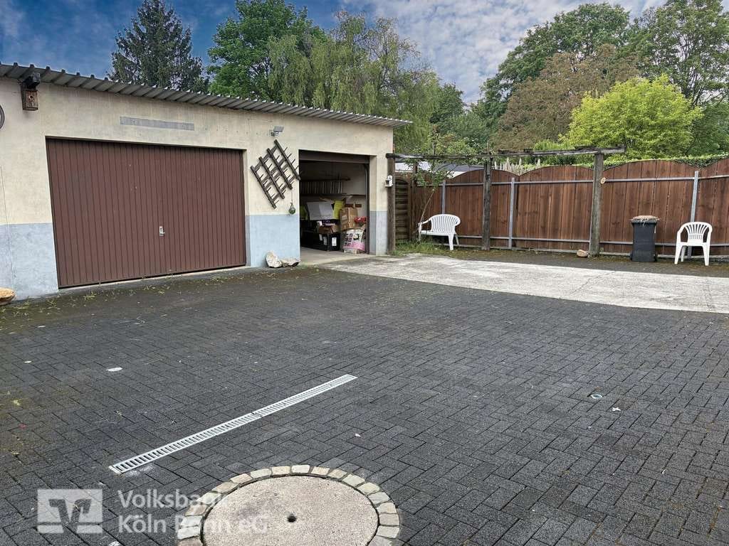 Immobilie in Brühl - Brühl-Schwadorf - Großzügiges 1-2 Familienhaus mit 2 Garagen und weitläufigem Garten - Bild 2