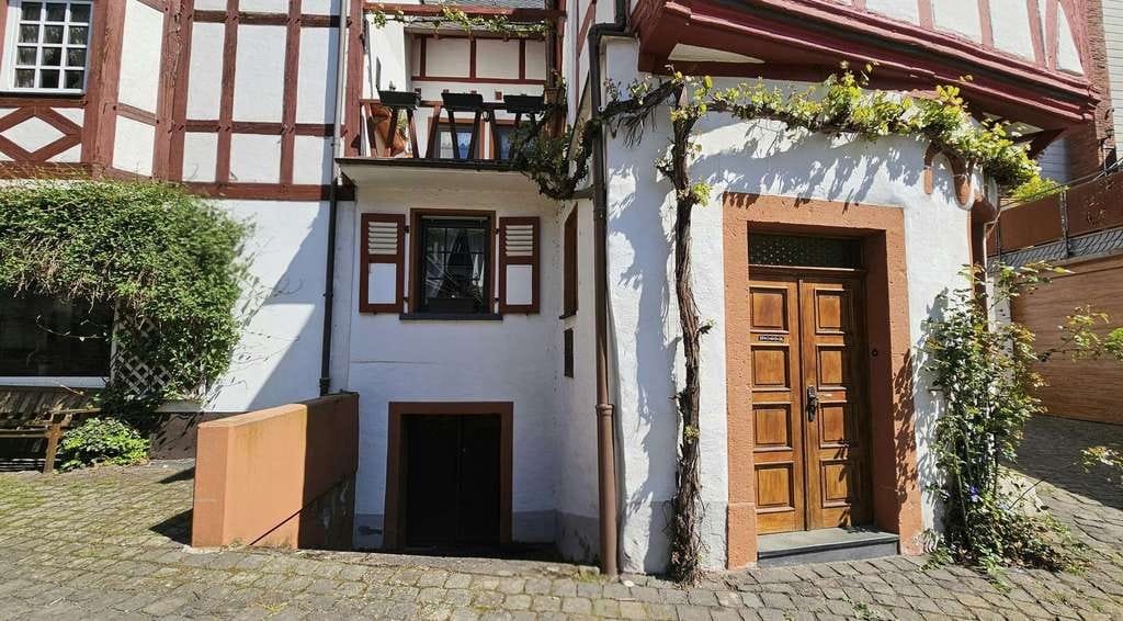 Immobilie in Ediger-Eller - Perle in Ediger-Eller - Wunderschönes Fachwerkhaus mit Einliegerwohnung, Garage u. Innenhof - Bild 1