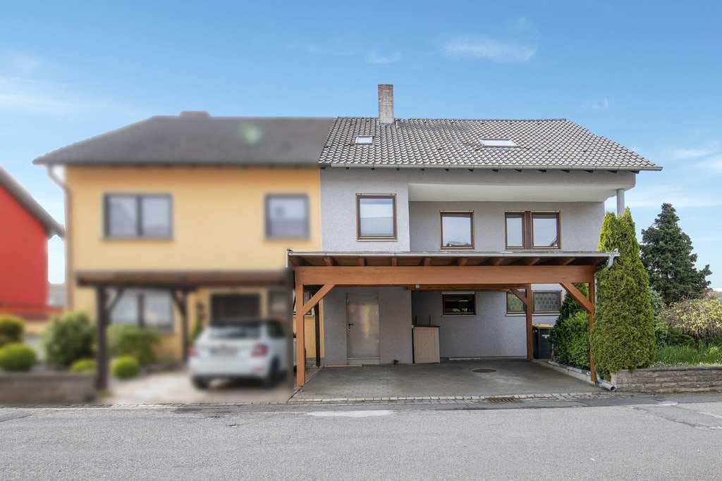 Immobilie in Kleinrinderfeld - Beeindruckende Doppelhaushälfte mit lichtdurchfluteten Räumen in ruhiger Lage - Bild 1