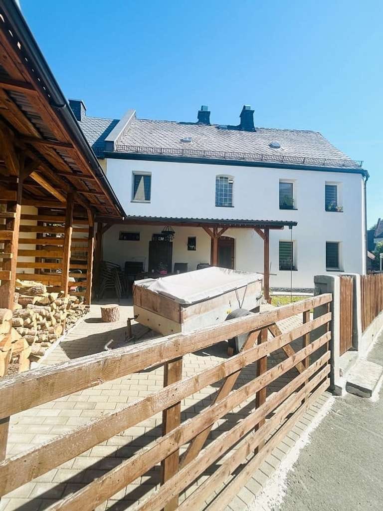 Immobilie in Selbitz - ***Gepflegtes Familienhaus mit Potenzial zum Mehrgenerationenwohnen*** - Bild 0