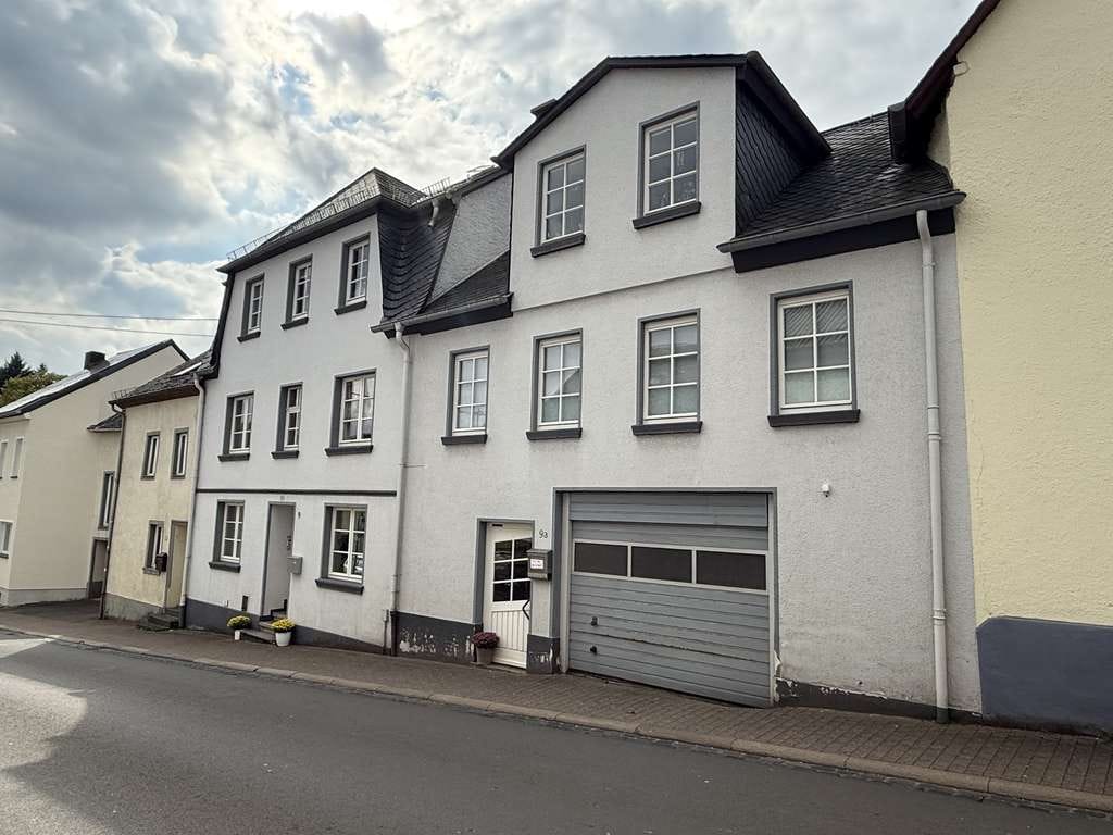 Immobilie in Manderscheid - Großzügiges, teilrenoviertes Wohnhaus mit FeWo in Manderscheid - Bild 1