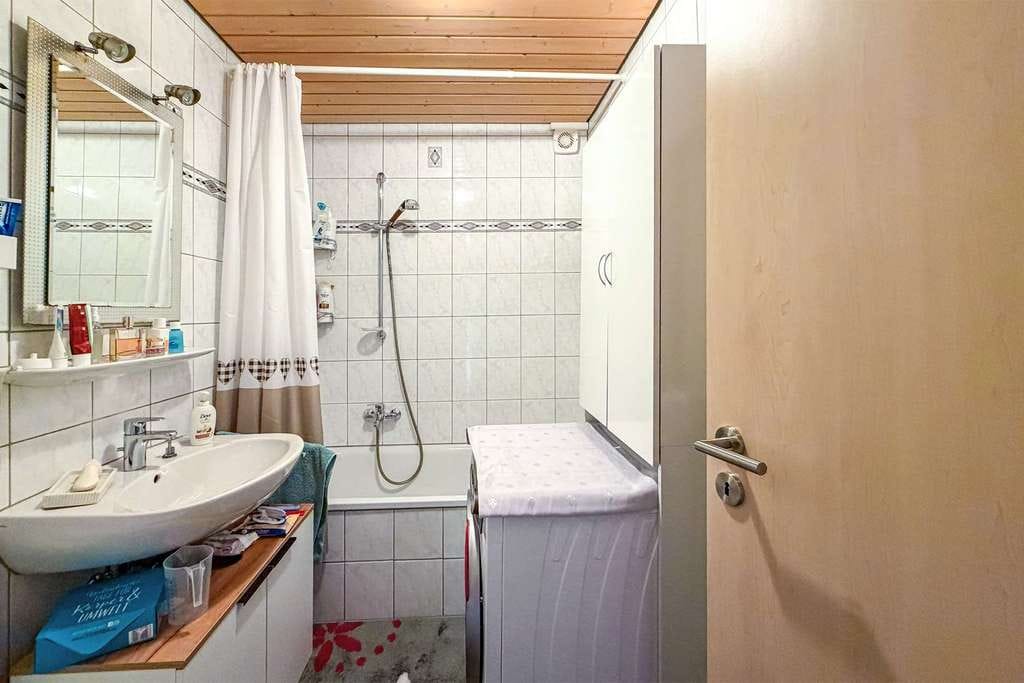 Immobilie in Hermeskeil - Hermeskeil: Gepflegte 3ZKB-Wohnung mit Balkon, Kellerraum, Gartenanteil zzgl. Garage in Ortsrandlage - Bild 4