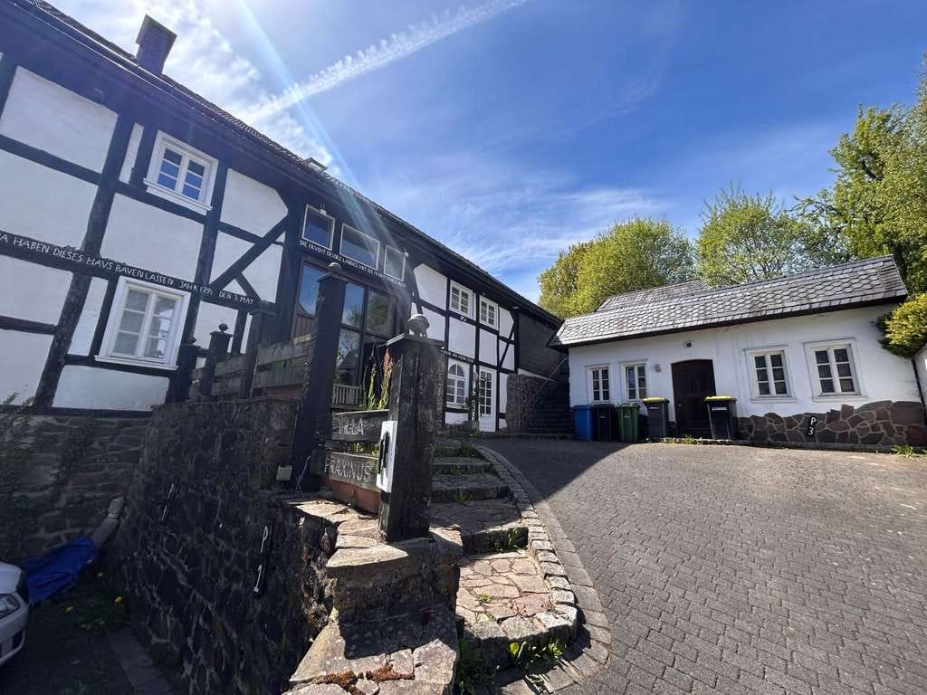 Immobilie in Hallenberg - Denkmalschutz - Gemütliches Einfamilienhaus in Hallenberg-Braunshausen - Bild 1