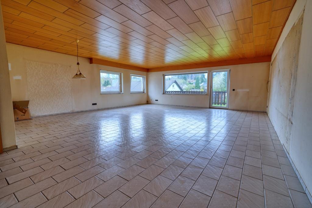 Immobilie in Schmitten - Einfamilienhaus freistehend in Schmitten im Taunus (Seelenberg) - Bild 2