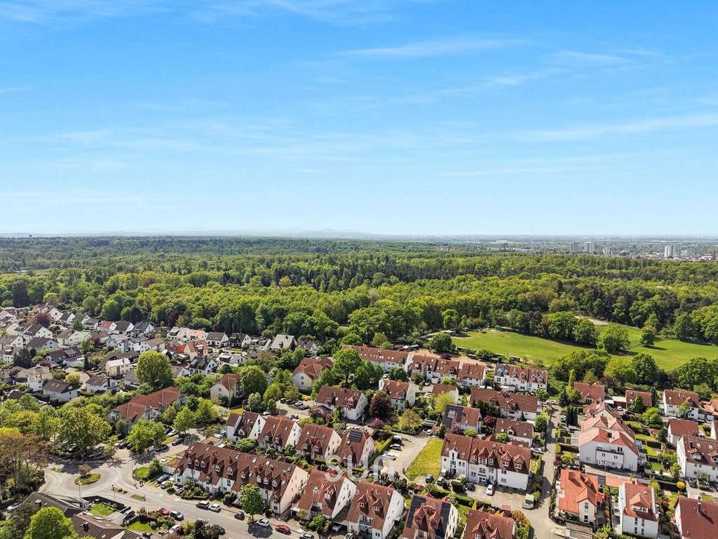 Immobilie in Dreieich - EXKLUSIVES FAMILIENPARADIES! – Großzügiges Wohnen mit Garten und viel Raum in Dreieich - Bild 0