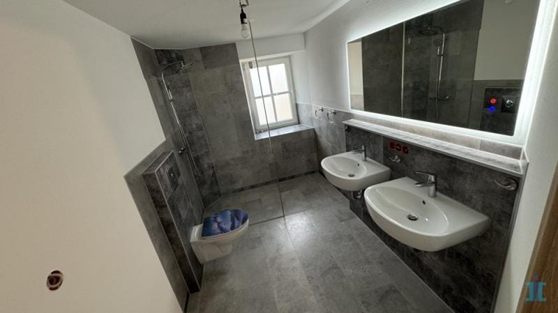 Immobilie in Hohenstein - HOHESTEIN: Teilrenoviertes MFH mit viel Wohn-Potential und 606 m2 Grundstück! - Bild 4