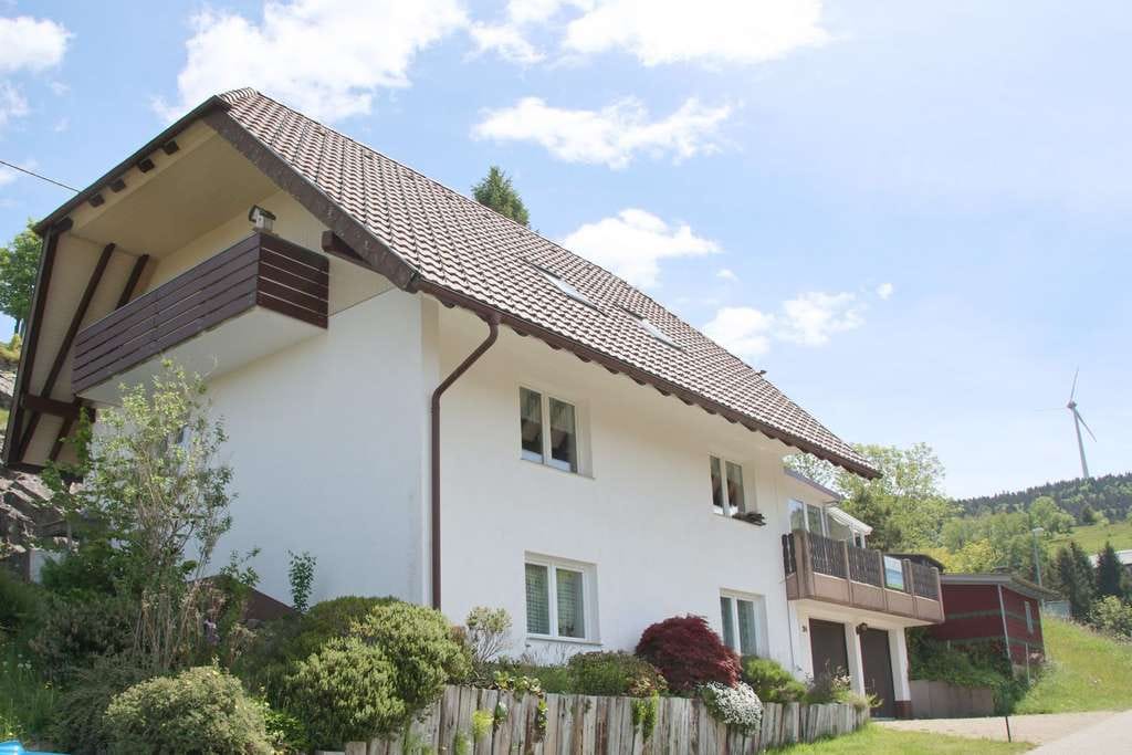 Immobilie in Häg-Ehrsberg - Charmante Schwarzwald-Idylle in Häg-Ehrsberg – Zweifamilienhaus mit ELW und Panoramablick - Bild 1
