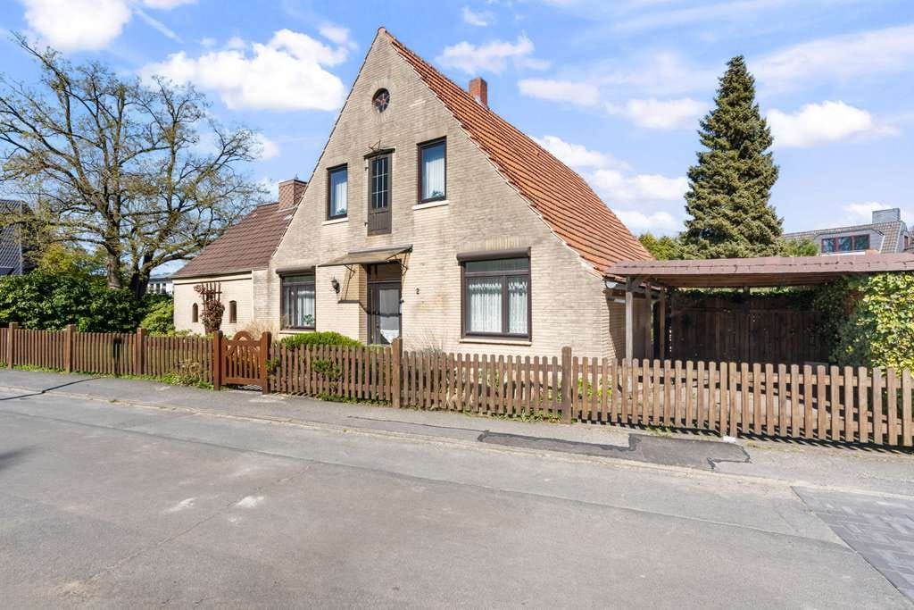 Immobilie in Osterholz-Scharmbeck - Historisches Sanierungsobjekt mit großzügigem Grundstück und vielseitigem Entwicklungspotenzial in z - Bild 0