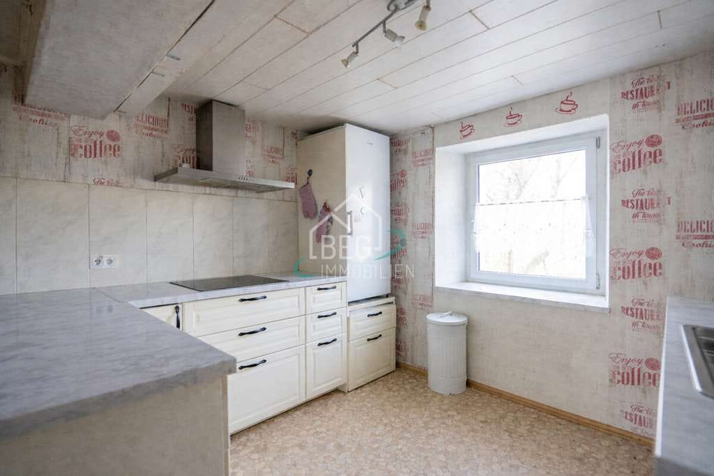 Immobilie in Neuenstein - Großzügiges Zweifamilienhaus mit Scheune, Nebengebäuden und weitläufigem Grundstück - Bild 4