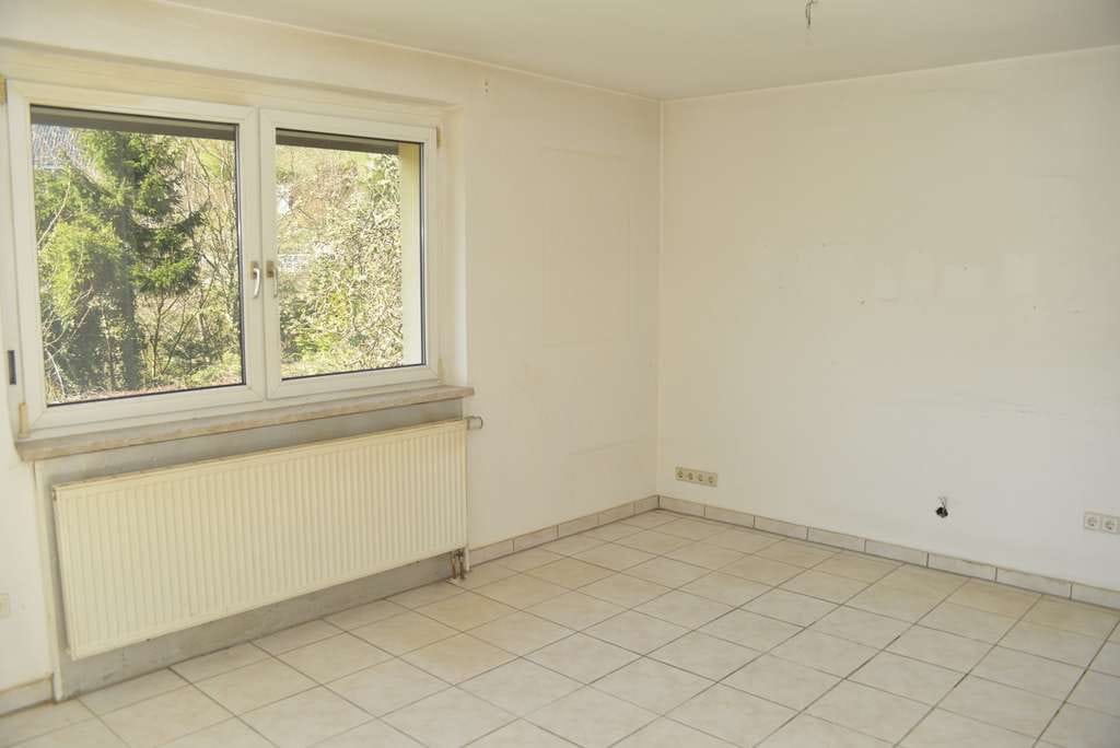 Immobilie in Ingelfingen - Idyllisches Wohnen im Grünen!
Einfamilienhaus mit ELW und Doppelgarage - Bild 3