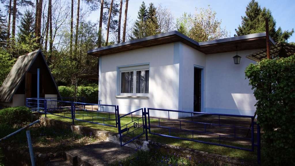 Immobilie in Schenkendöbern - Freizeitoase am Pinnower See: Bungalowgrundstück in erster Reihe - Bild 0