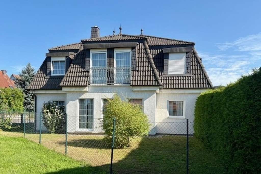 Immobilie in Bernau - Einfamilienhaus mit Pool zu verkaufen - Bild 0