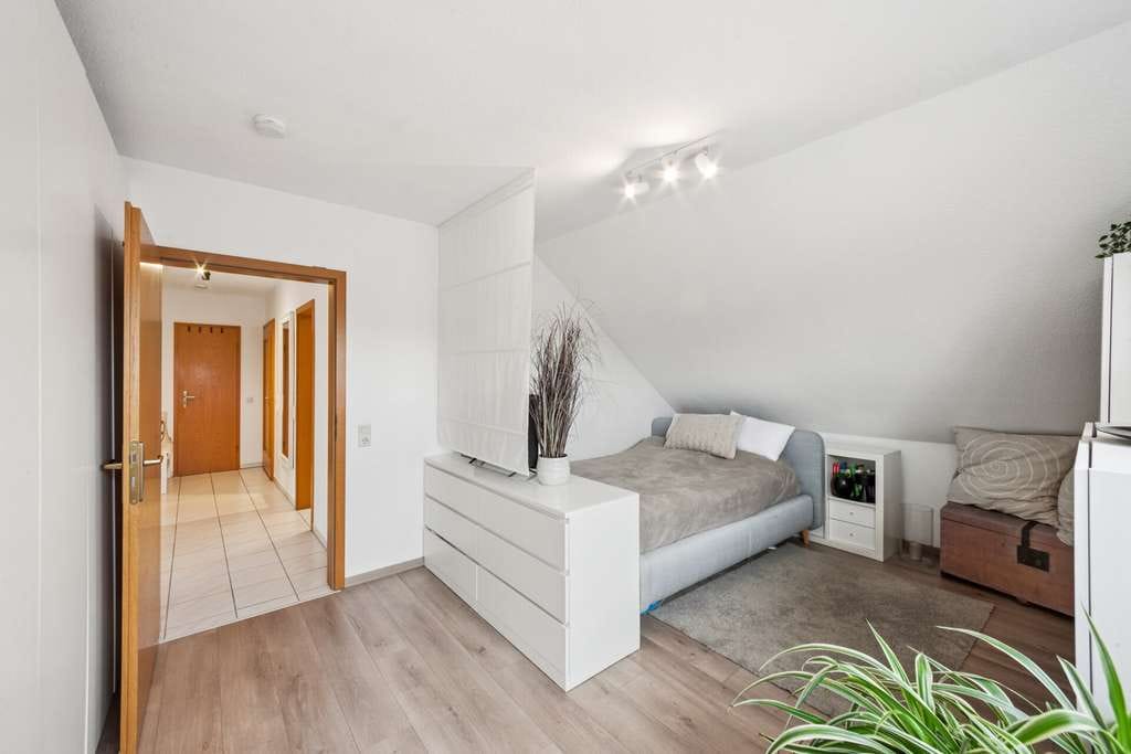Immobilie in Haibach - „Wie im eigenen Haus“ 
Exklusive Dachgeschosswohnung mit Balkon 
                 und Kaminofen in - Bild 4