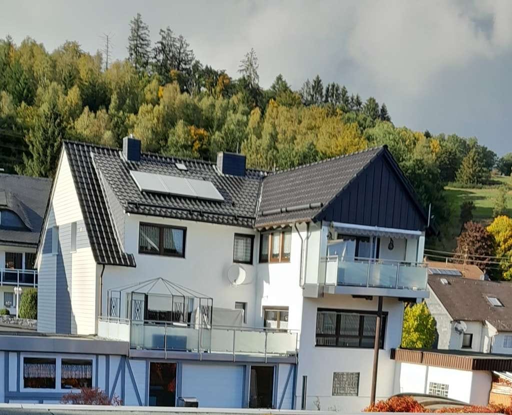 Immobilie in Burbach - Gepflegtes Ein-/Zweifamilienhaus mit viel Platz in idyllischer Umgebung!

 - Bild 1