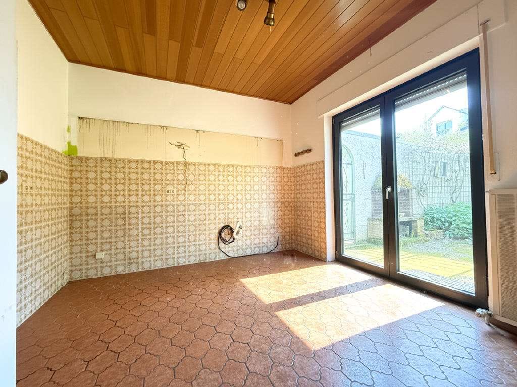 Immobilie in Eltville am Rhein - Freistehendes Einfamilienhaus mit Einliegerwohnung und traumhaften Garten 
in ruhiger Ortsran - Bild 3