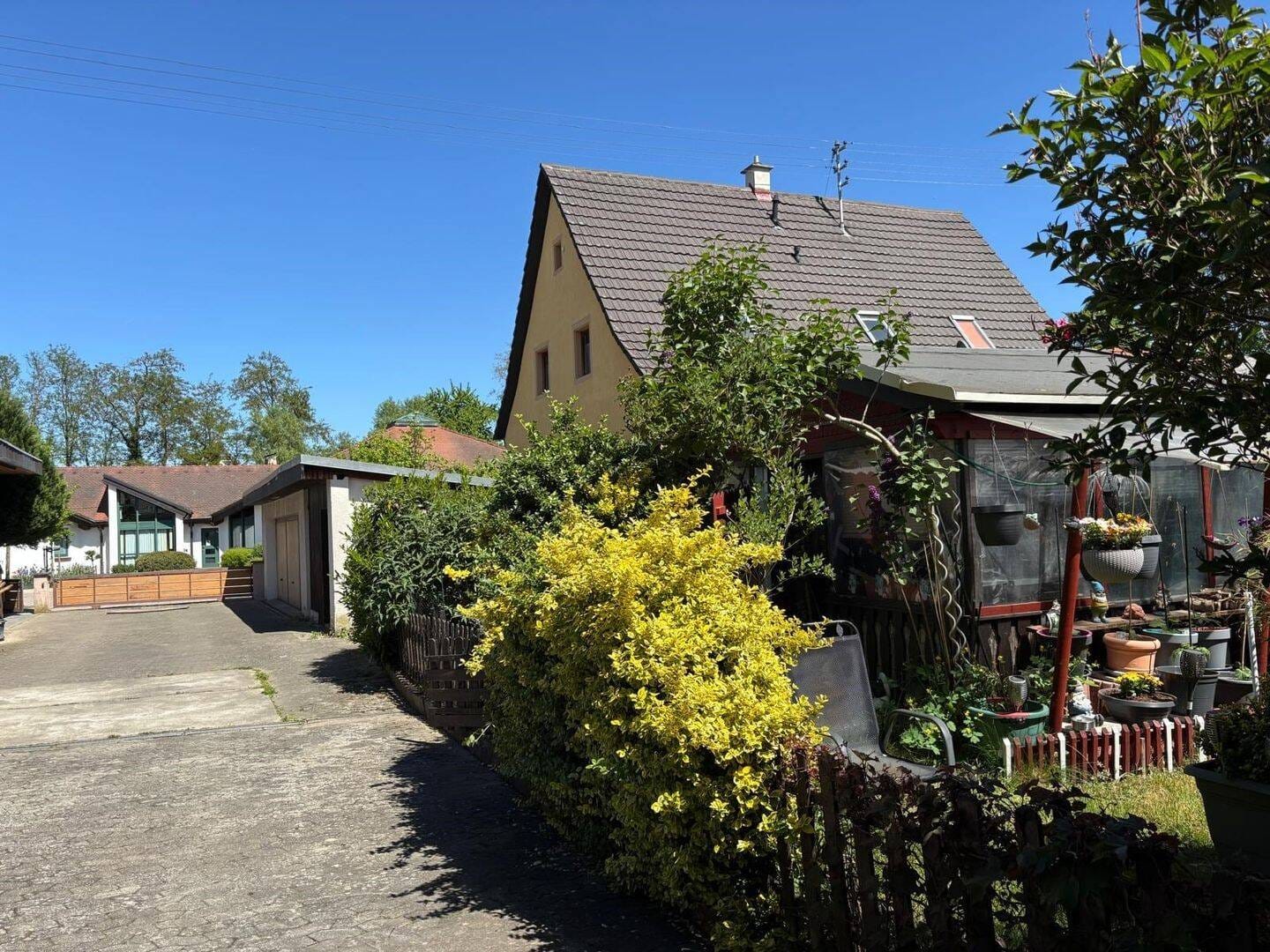 Immobilie in Ehrenkirchen - Reizvolles Grundstück mit diversen Optionen - Bild 0
