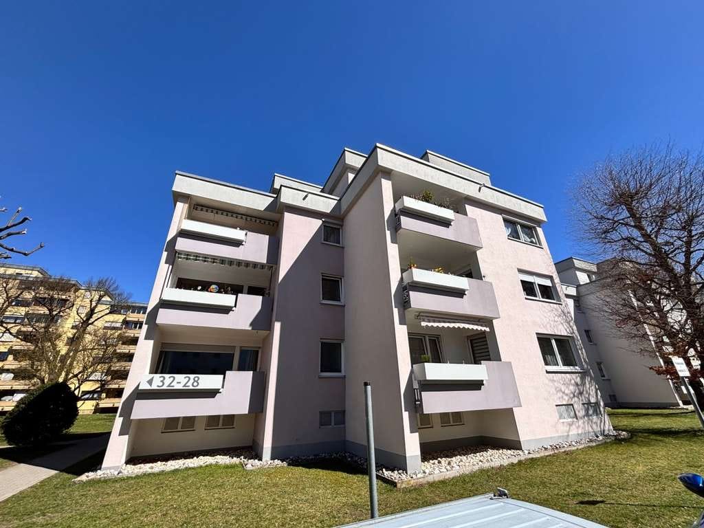 Immobilie in Neumarkt in der Oberpfalz - Gepflegte Hausanlage mit renovierungsbedürftiger, vermieteter 3-Zimmer-ETW in Neumarkt i. d. O. - Bild 0