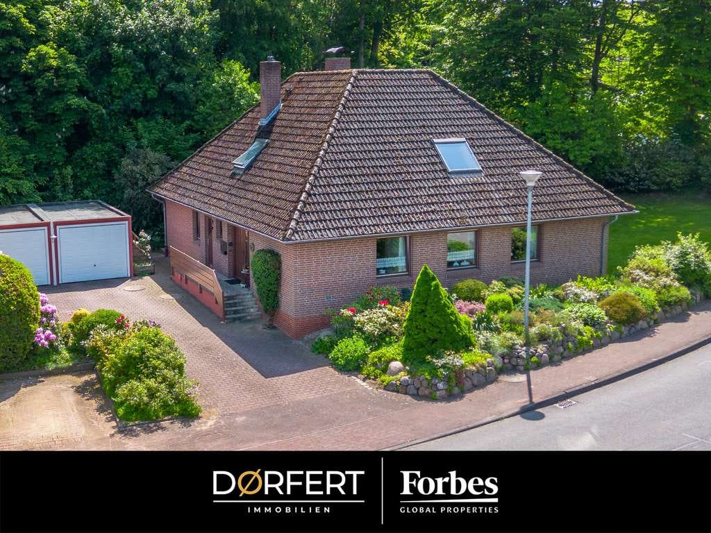 Immobilie in Fahrdorf - Großzügiges Einfamilienhaus mit Doppelgarage und Gartenparadies in Fahrdorf an der Schlei - Bild 0