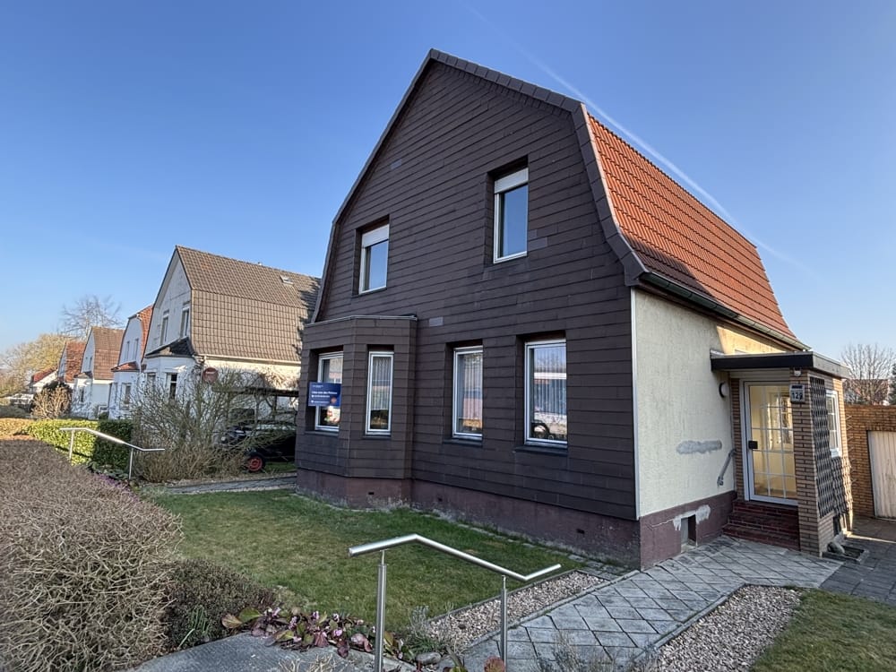 Immobilie in Sande - Zweifamilienhaus mit Doppelgarage in Sande! - Bild 0