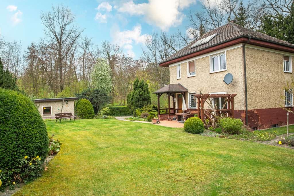 Immobilie in Müncheberg - Massives Försterhaus im Wald, 6 Zimmer, ca. 4.600 m² Grundstück, Garage, Nebengebäude - Bild 4