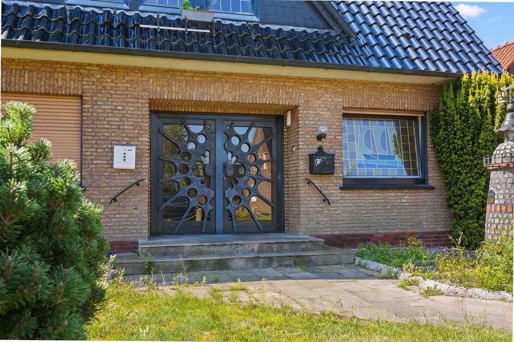Immobilie in Haren (Ems) - Platz für Entwicklung: Wohnhaus mit flexiblem Raumkonzept und Gasbrennwerttherme aus 2021 - Bild 2
