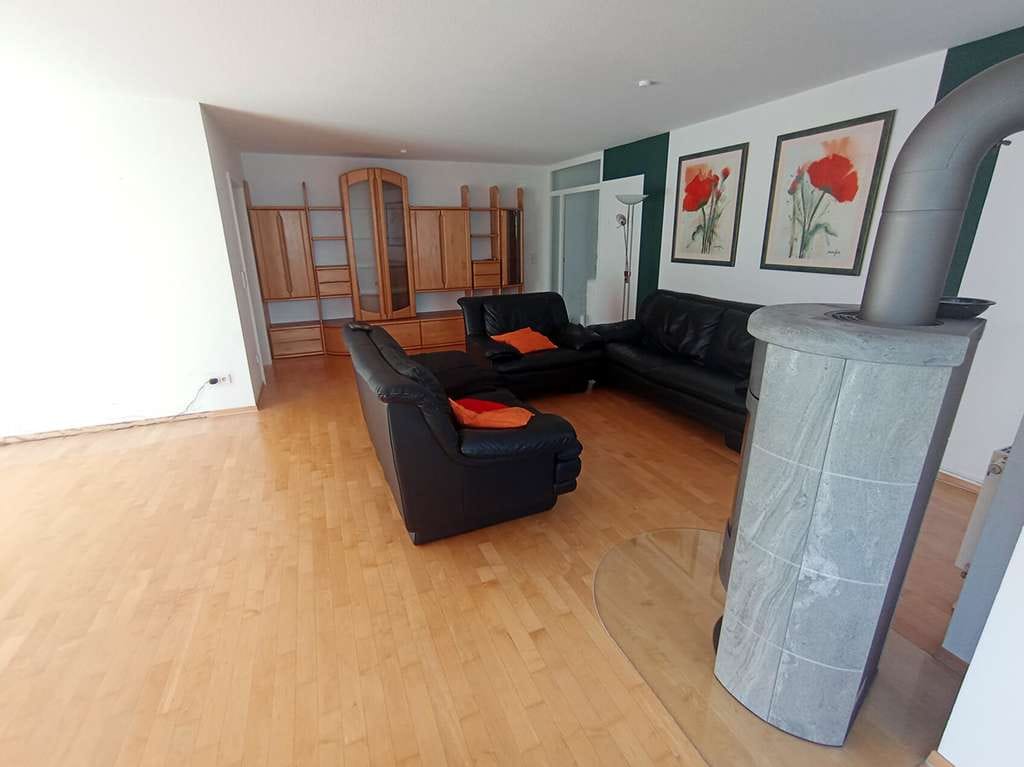 Immobilie in Grafenau - Helle und moderne 5,5 Zimmer Wohnung mit 2 Balkonen und Kaminofen für Ihren Wohntraum! - Bild 1