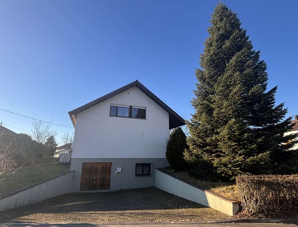 Immobilie in Mosbach - Großzügiges Zweifamilienhaus mit Garten im schönen Reichenbuch - Bild 3