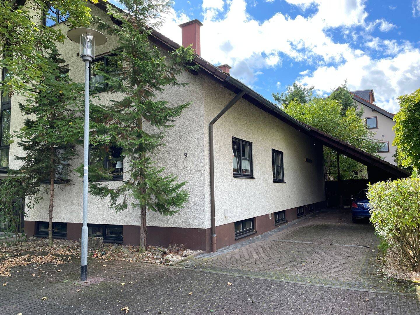 Immobilie in Obertshausen - Attraktives 3 - Famliienhaus mit Garten und PKW-Außenstellplätzen in Obertshausen zu verkaufen !  - Bild 1