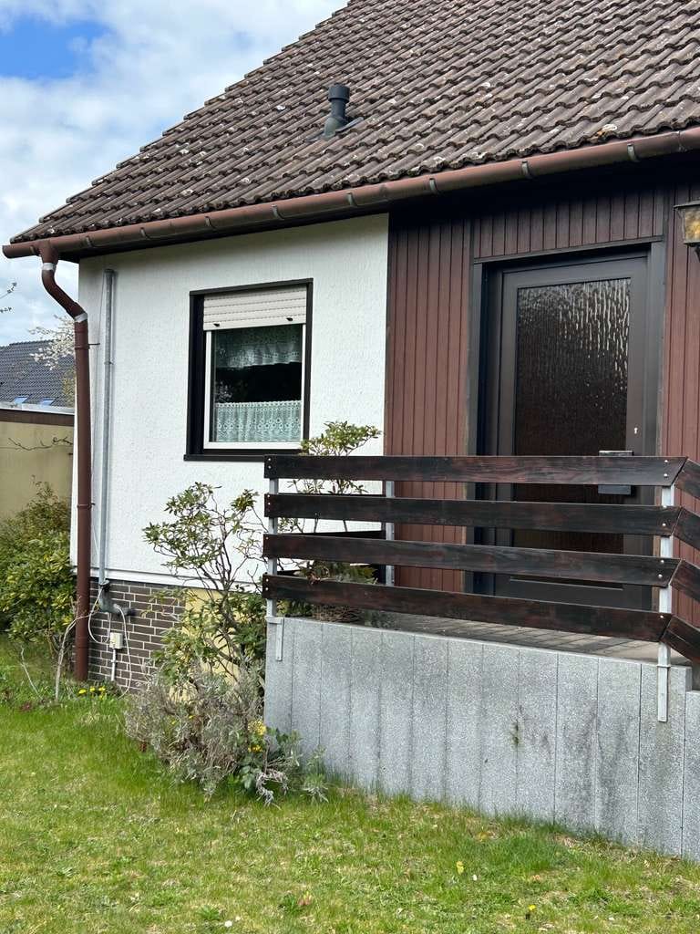 Immobilie in Uetze - Solides Familienidyll in Top Lage von Uetze --- Viel Potenzial auf sonnigem Grundstück - Bild 0