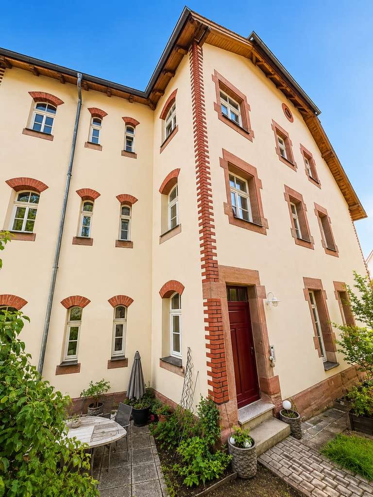 Immobilie in Röthenbach an der Pegnitz - Außergewöhnliche Maisonette-Wohnung mit einzigartigem Grundriss und Blick über Röthenbach - Bild 2
