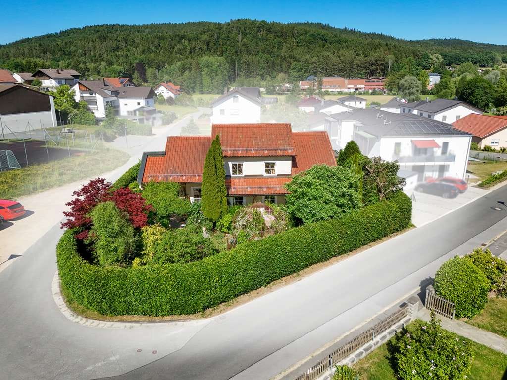 Immobilie in Waffenbrunn - Gepflegtes Einfamilienhaus in Waffenbrunn mit viel Platz für Wohnen, Arbeiten und Leben! - Bild 0