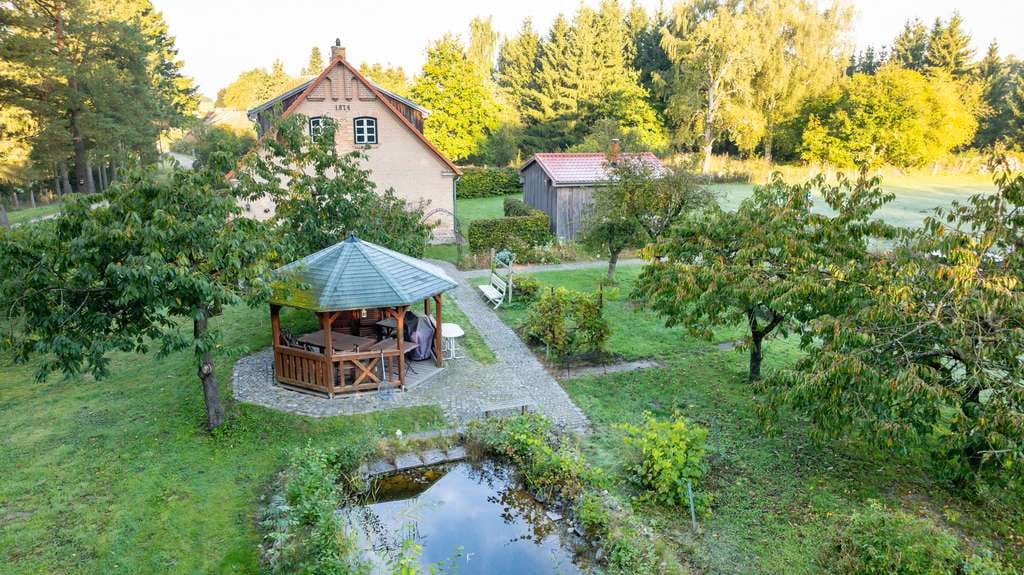 Immobilie in Dassow - Ein Haus mit Seele- Historischer Charme trifft modernen Wohnkomfort mit idyllischer Lage - Bild 2