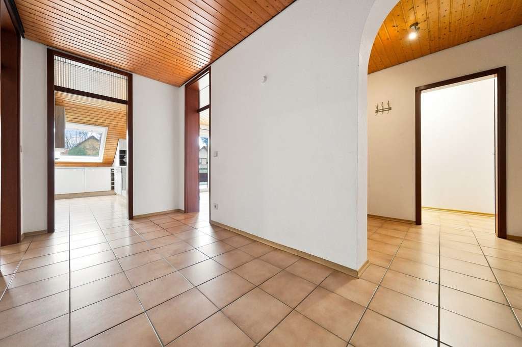 Immobilie in Jockgrim - Dachgeschoss mit Wohlfühlfaktor – Charmante 2-Zimmer-Wohnung mit Balkon - Bild 2