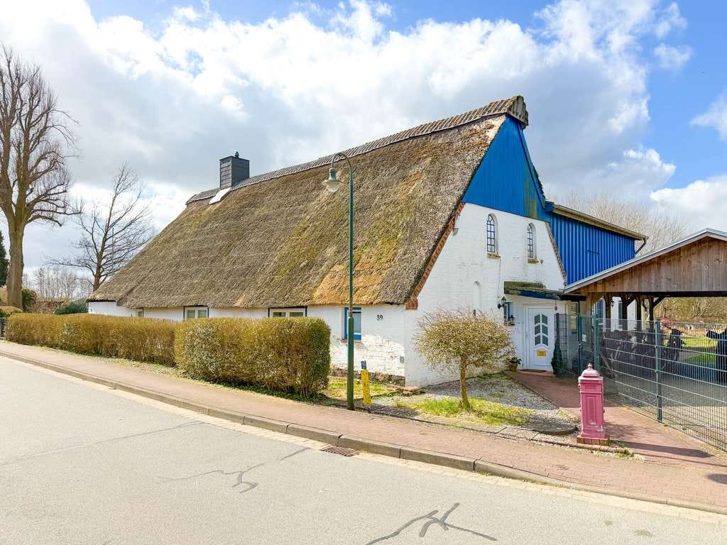 Immobilie in Ottenbüttel - Traumhaftes Bauernhaus mit Reet - modernisiert - Bild 0