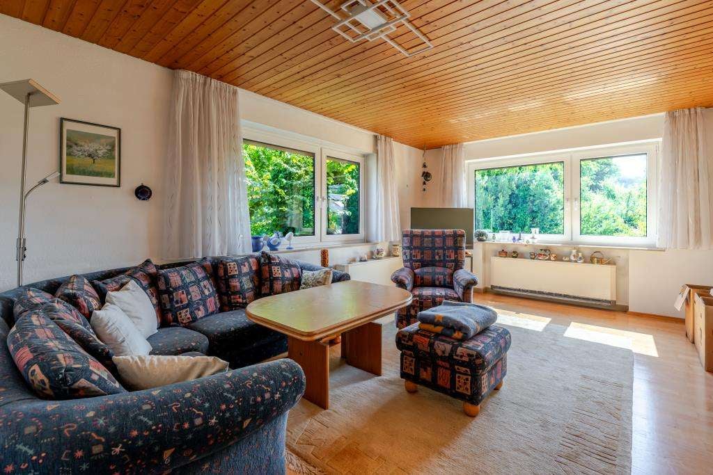 Immobilie in Albershausen - Behagliches Wohnhaus mit Geschichte und vielfältigem Entwicklungspotenzial im Ortskern - Bild 1