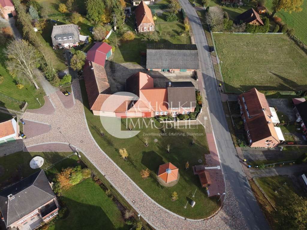 Immobilie in Suhlendorf - Ihr Traum vom Landleben: Hofstelle mit Wiese und bis zu 5,5 ha Land verfügbar - Bild 1