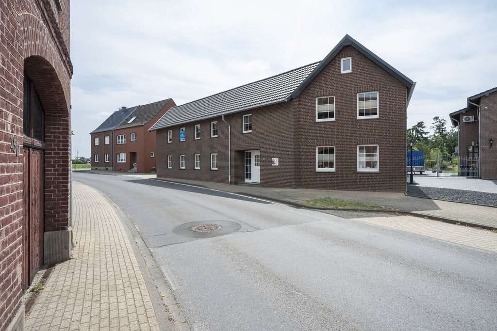 Immobilie in Gangelt - Zwei Häuser mit großem Grundstück und traumhaftem Feldblick in Gangelt-Birgden! - Bild 0