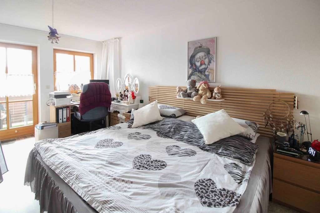 Immobilie in Feldkirchen-Westerham - Zentral & gepflegt: 2-Zimmer-Wohnung mit 2 Balkonen, TG & Aufzug in Feldkirchen-Westerham - Bild 4