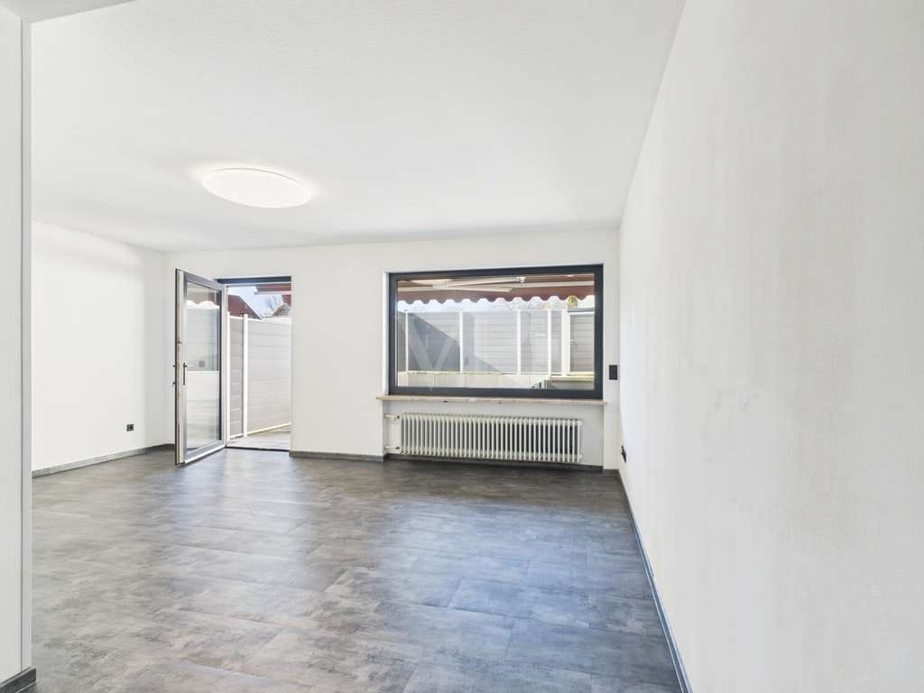 Immobilie in Dittelbrunn - Hier können Sie sofort einziehen - renoviertes Reihenendhaus am Sonnenteller - Bild 3