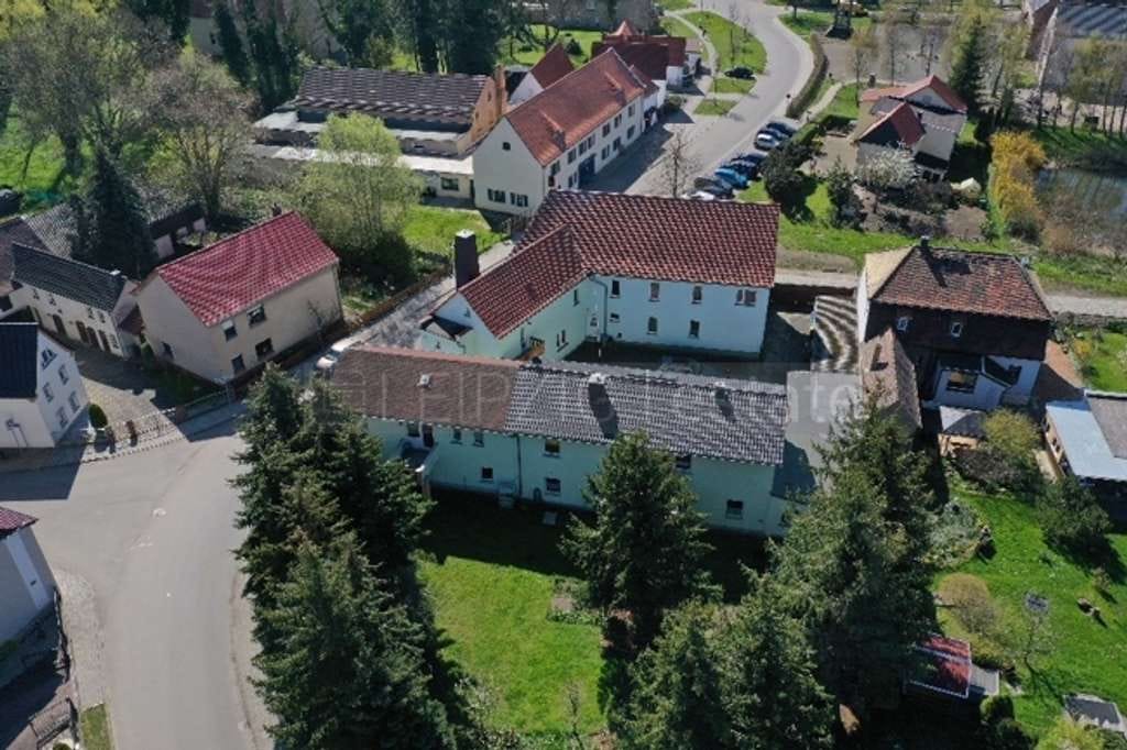 Immobilie in Lützen - ländl. Anwesen, Teilvermietet, 5 WE + 107qm Gewerbefl. 817,- Euro/m²,  JNKM über 40T€ mgl.! - Bild 1