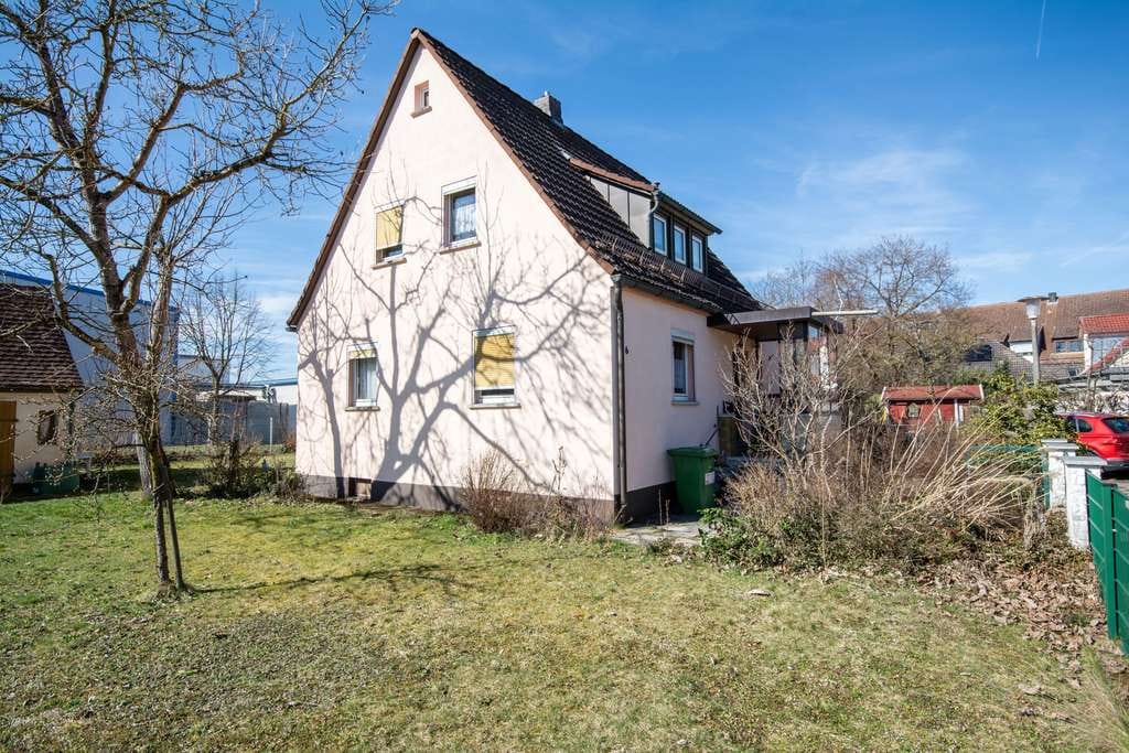 Immobilie in Rednitzhembach - ***HANDWERKER AUFGEPASST: HAUS MIT POTENZIAL + 716 QM   GRUNDSTÜCK*** - Bild 2