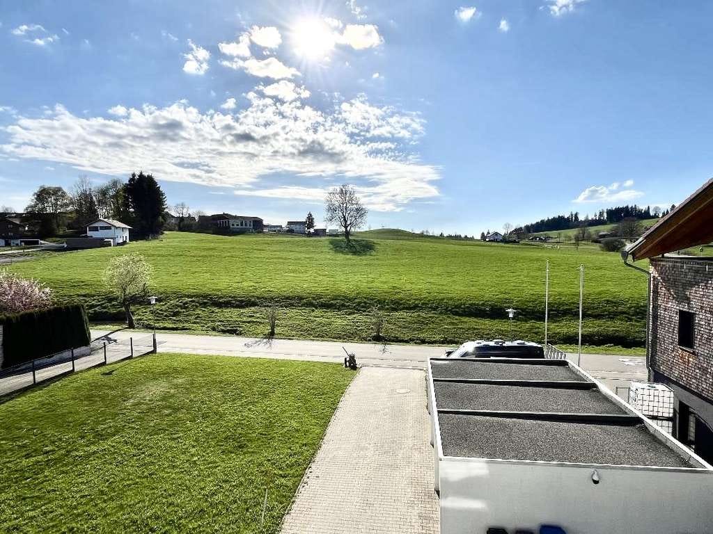 Immobilie in Oberreute - Haus mit Betriebswohnung, große Gewerbefläche für sämtliche Gewerke + Bauplatz für Gebäude und Halle - Bild 2