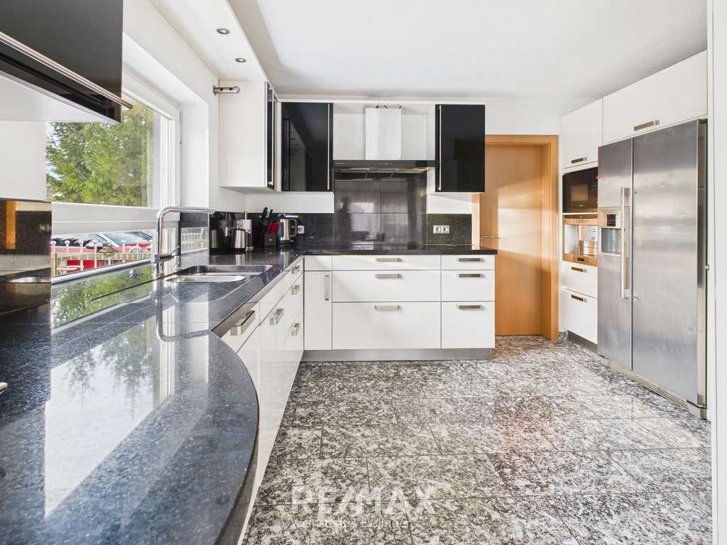Immobilie in Unterschneidheim - Einzigartiges Einfamilienhaus für die ganze Familie – 7 Schlafz., 2 Bäder, 237 m² Wfl. auf 1.600 m² - Bild 3