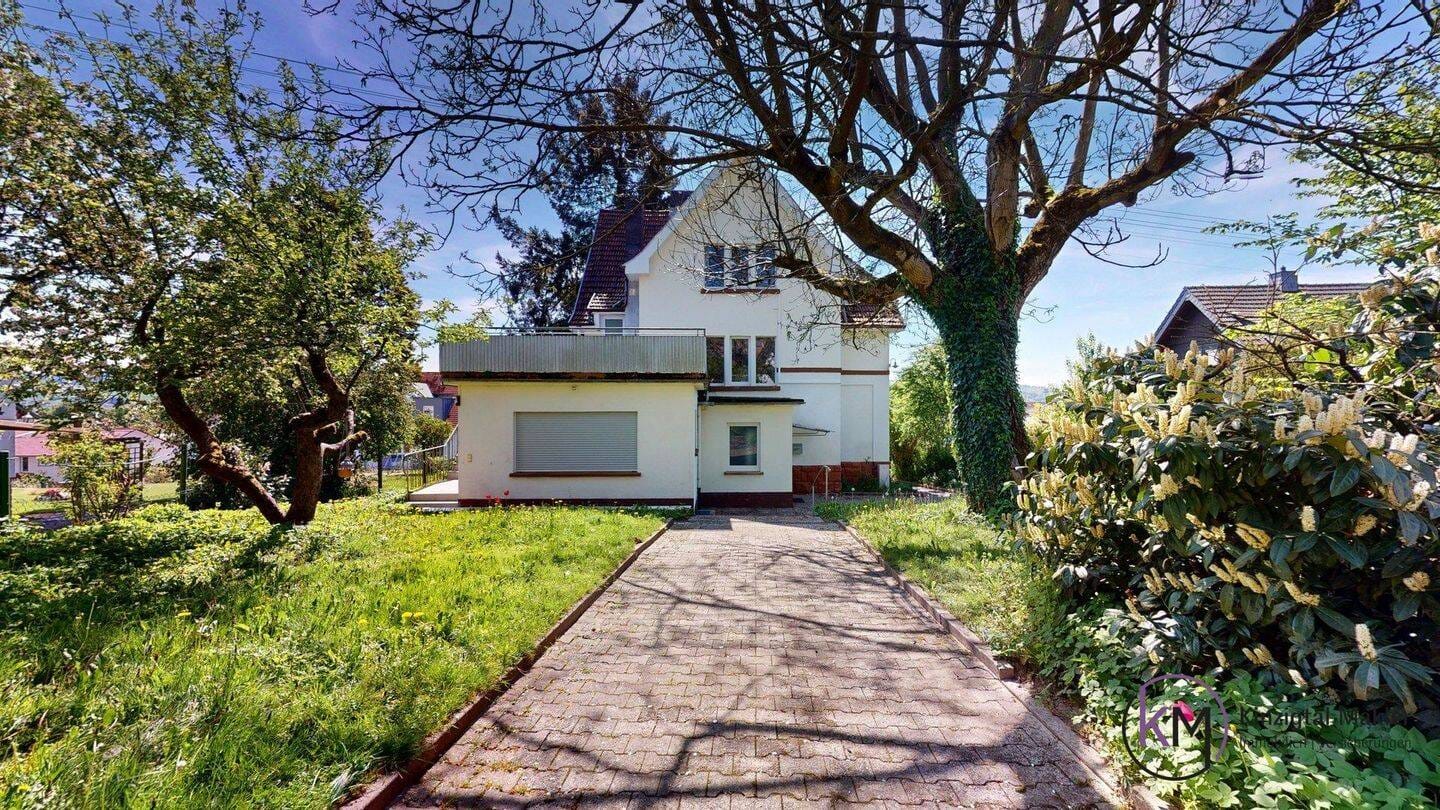Immobilie in Wächtersbach - ZENTRAL, CHARMANT, ZUKUNFTSSICHER - Stadtvilla als Wohntraum oder Investition - Bild 2