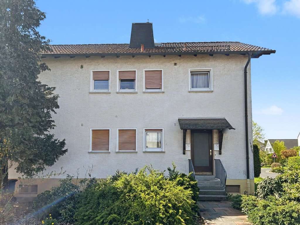 Immobilie in Bruchköbel - Teilvermietetes Zweifamilienhaus in ruhiger Lage von Bruchköbel - Bild 0