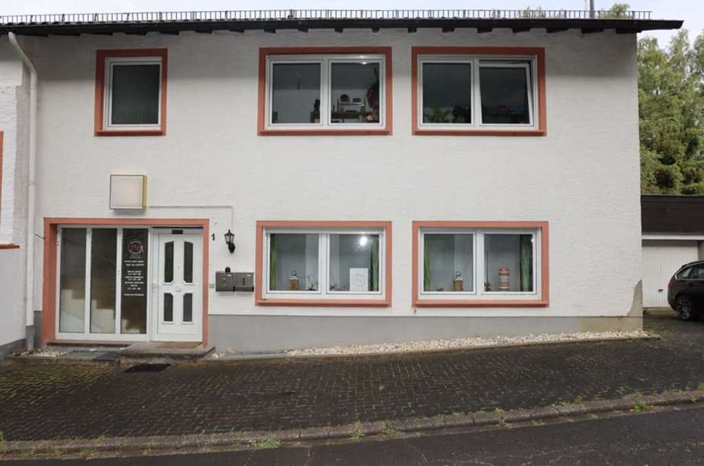 Immobilie in Kerpen (Eifel) - Ein-/ Zweifamilienhaus mit großem Garten und Garagen, Kerpen (18) - Bild 2