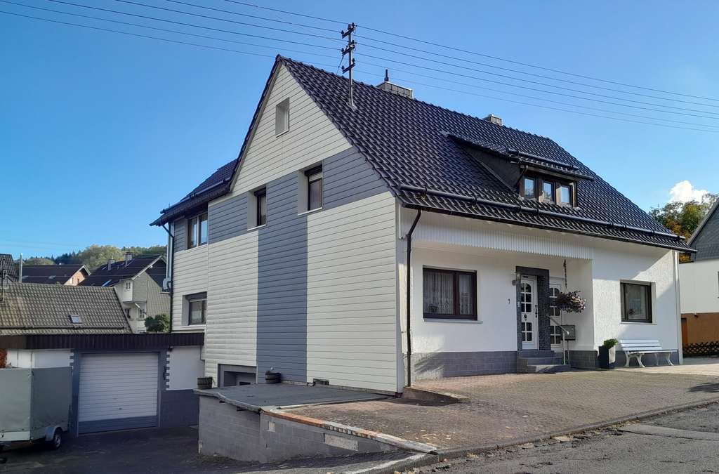 Immobilie in Burbach - Gepflegtes Ein-/Zweifamilienhaus mit viel Platz in idyllischer Umgebung!

 - Bild 3